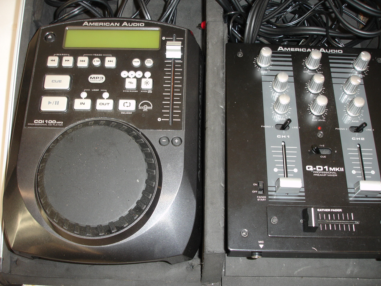American Audio CDI100 MP3 DJ System w/ 2 Multiple-Format Players u0026  2-channel Q-D1MKII Mixer - Previously Owned - Bill's Music