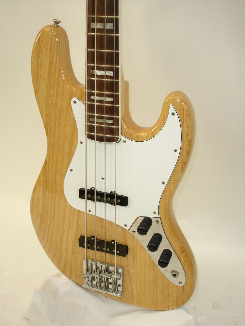 8th Street Music - Fender FSR American Vintage 75 Jazz Bass Fender