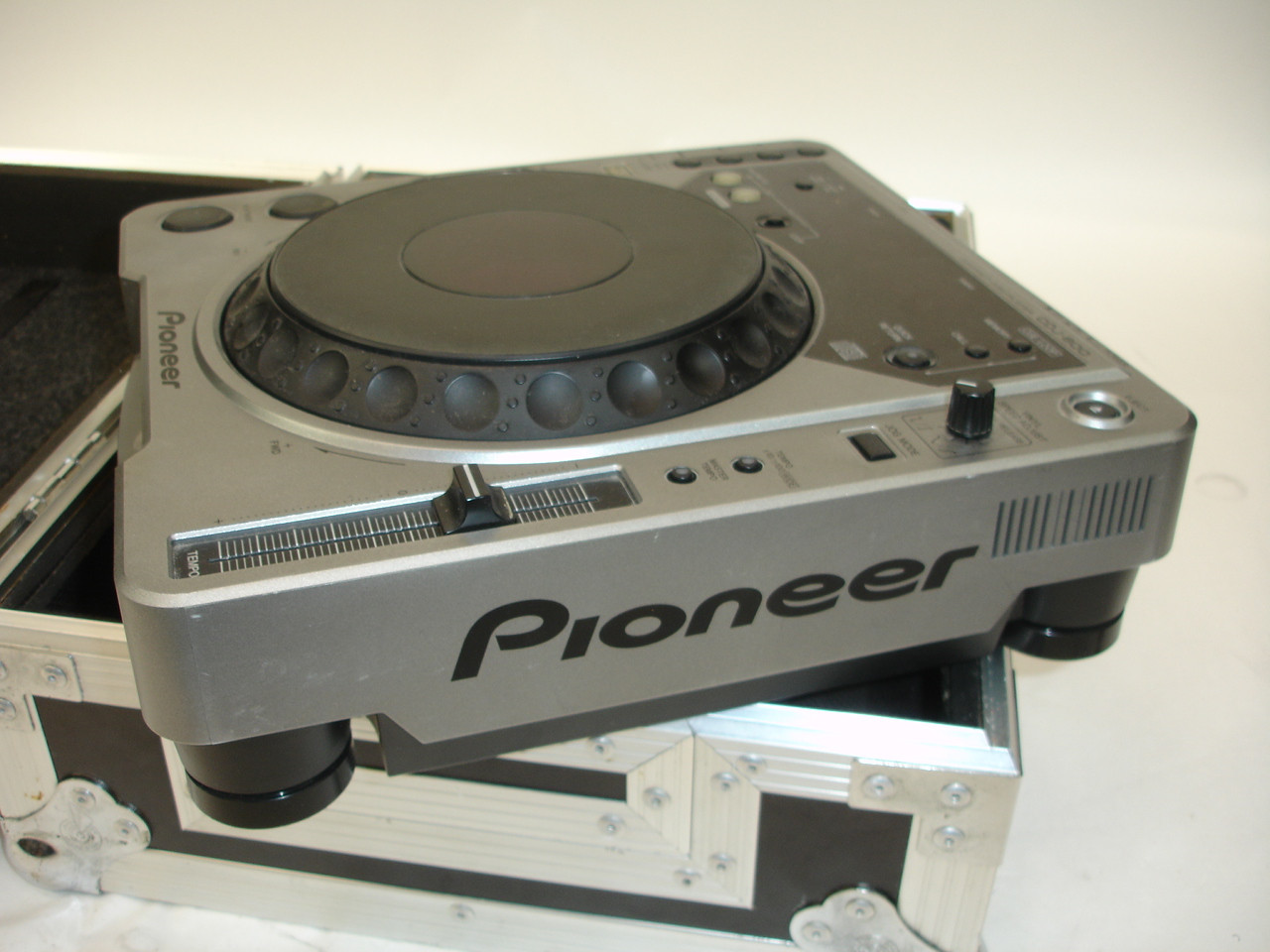 Pioneer DJ CDJ-800 Digital CD Deck Player w/ Road Case