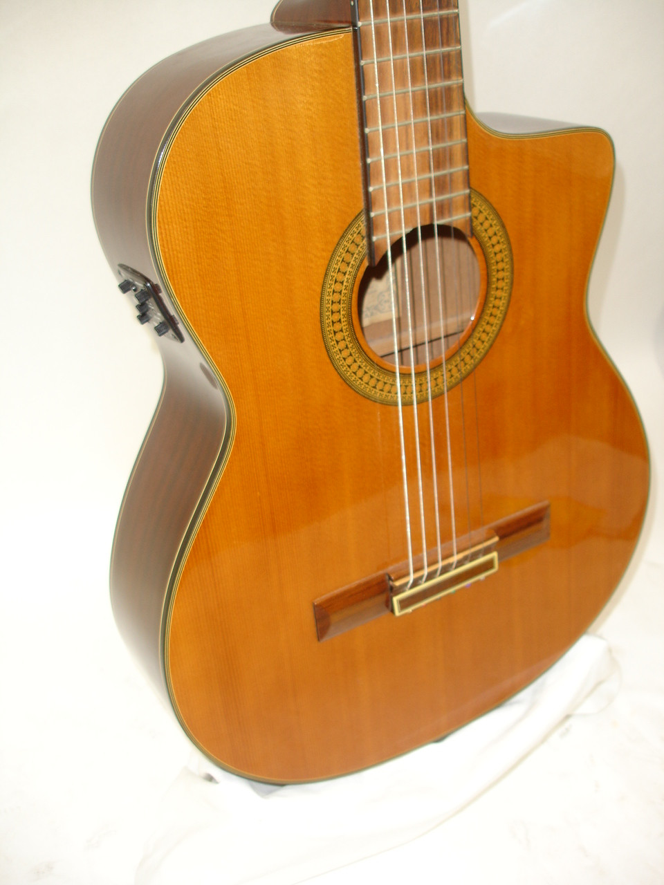 Washburn C64SCE Classical Acoustic Electric Guitar, Natural