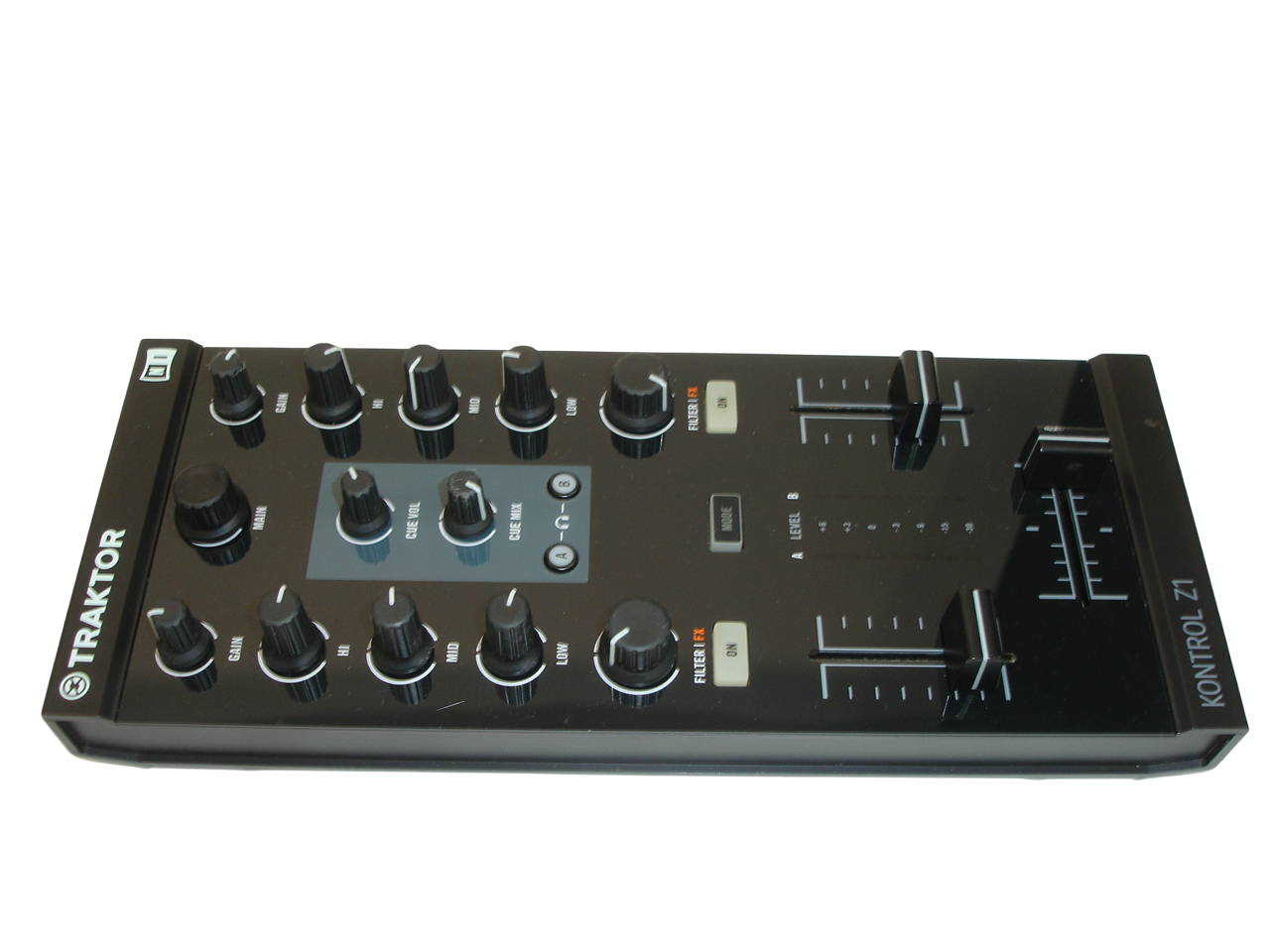 TRAKTOR KONTROL Z1 ミキシング・コントローラー mt0170614_m.jpg