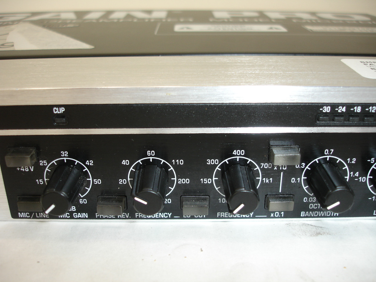 BEHRINGER☆MIC2200 | ULTRAGAIN PRO Amazon.com: Behringer ULTRAGAIN PRO MIC2200 Audiophile