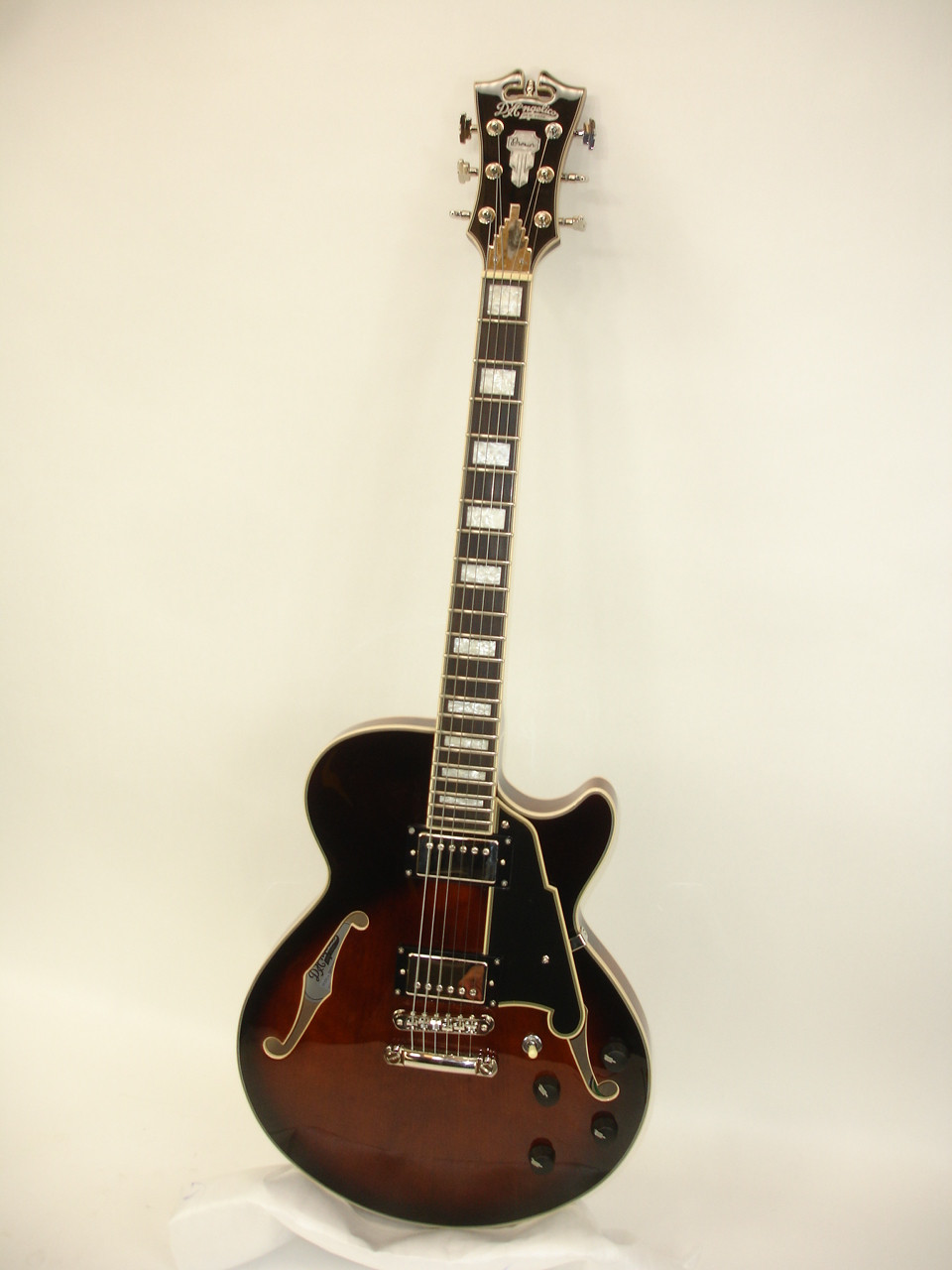 D'Angelico Premier SS DAPSSBRBNS Single-Cutaway Semi-Hollow