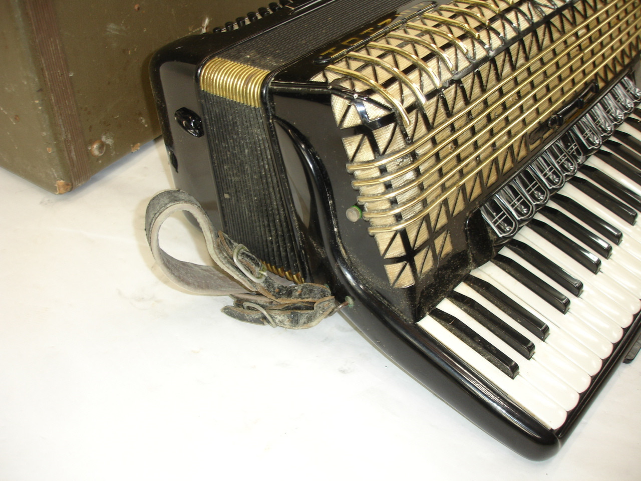 Hohner Atlantic IV De Luxe Piano Accordion, Black w/ Case