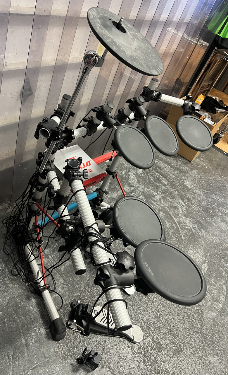 Yamaha DTXpress III Electronic 6-Piece Drum Kit w/ Extra Tom