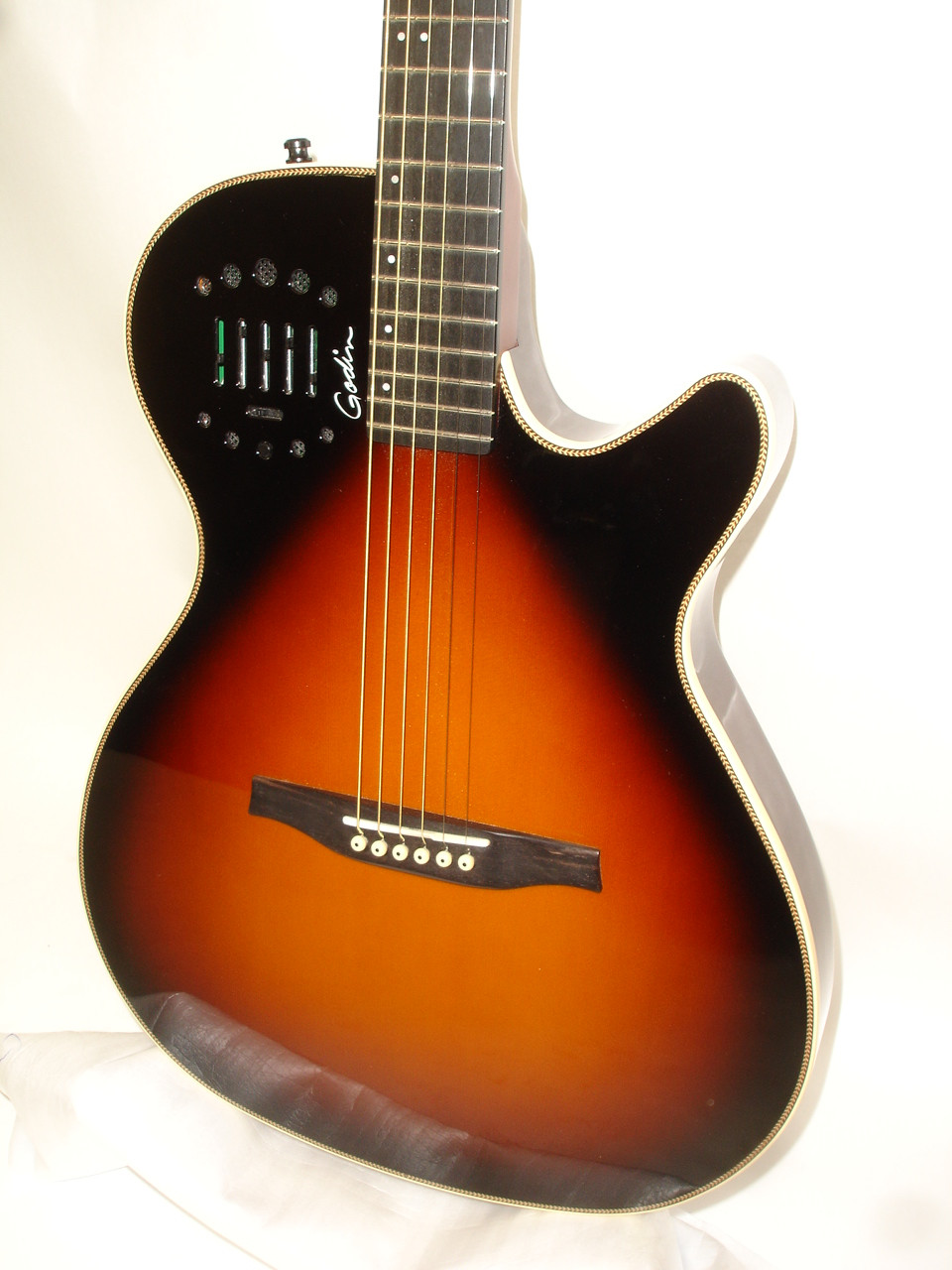 【11134】Godin Multiac Steel Duet Ambiance Godin MultiAc Steel Duet Ambiance - Transparent Red | Sweetwater