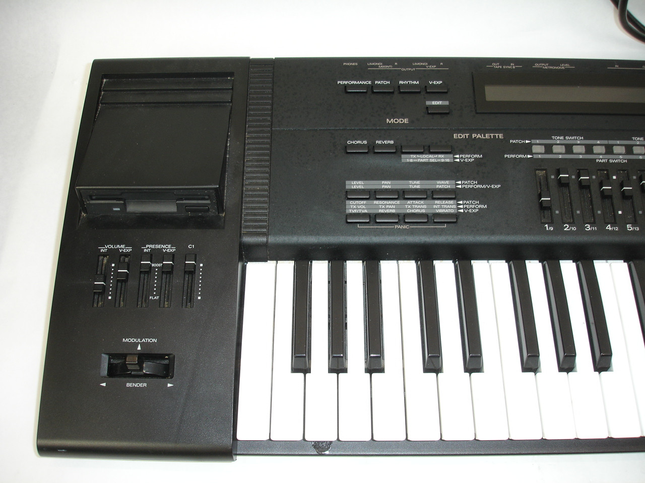 Roland JV-1000 76-Key Synthesizer Workstation Keyboard
