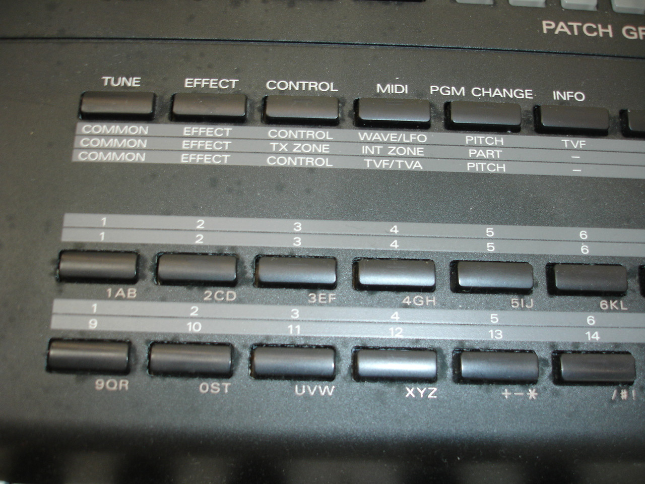 Roland JV-1000 76-Key Synthesizer Workstation Keyboard