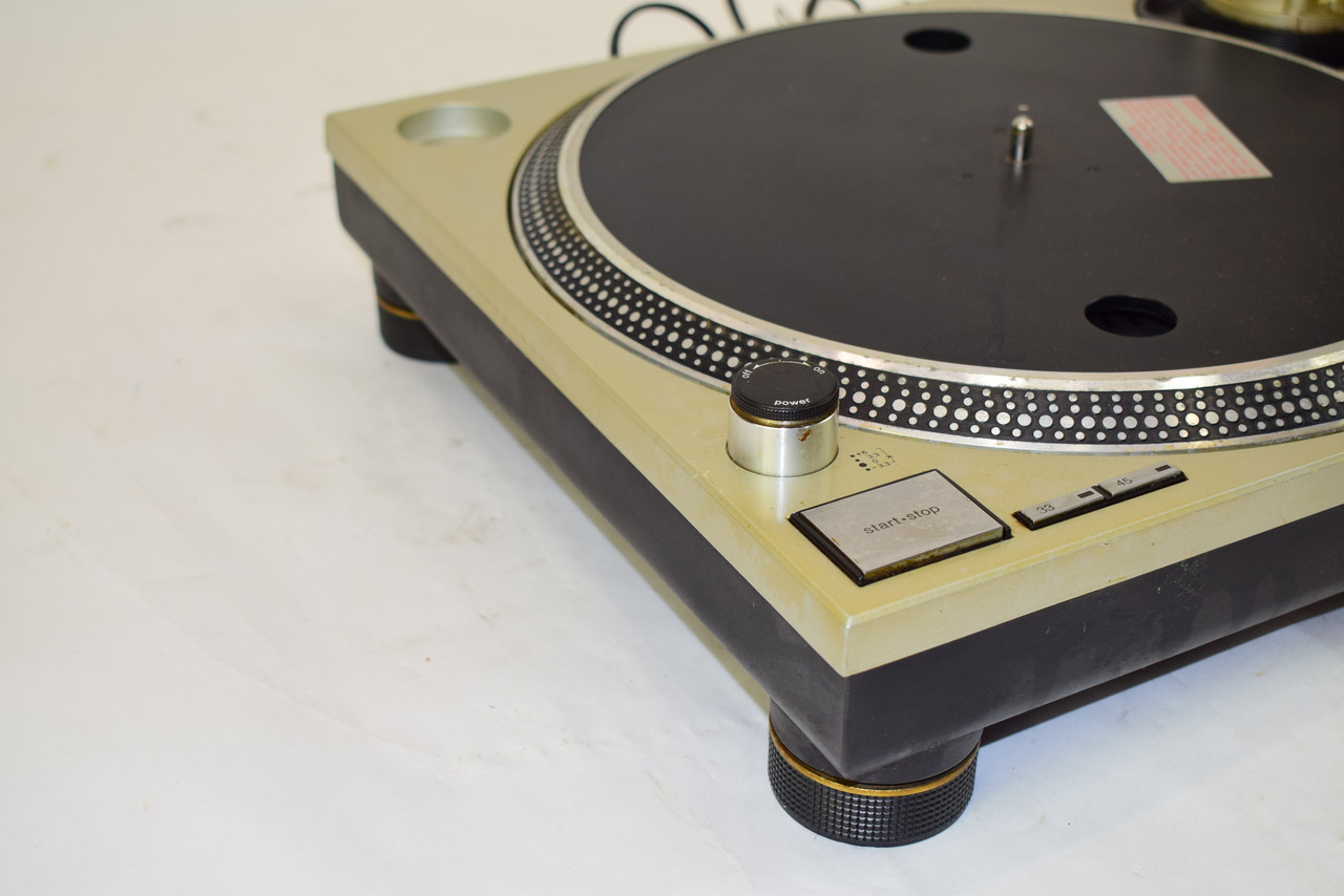 Technics SL-1200MK2 Direct Drive Turntable w/ Odyssey Road Case
