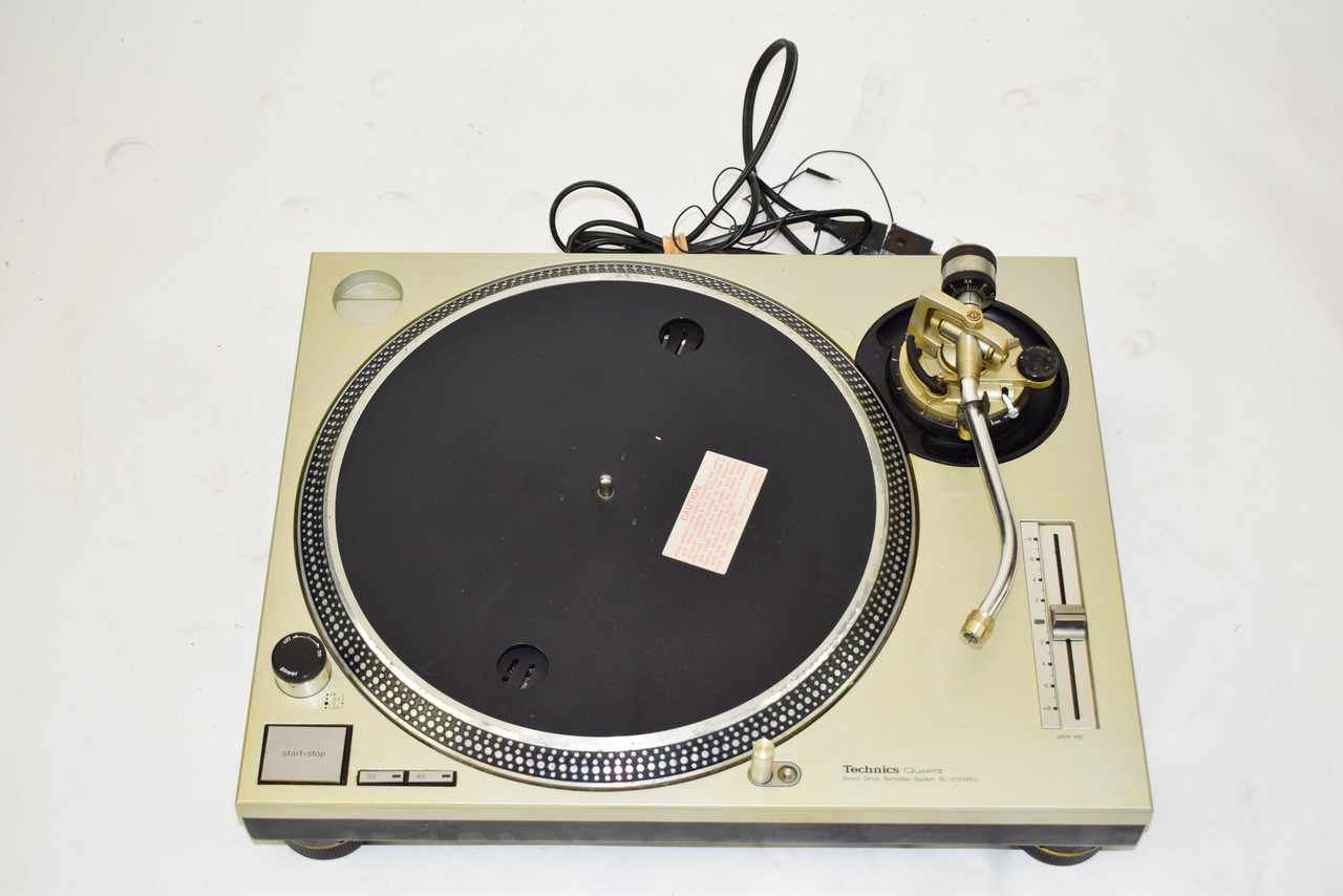 Technics SL-1200MK2 Direct Drive Turntable w/ Odyssey Road Case