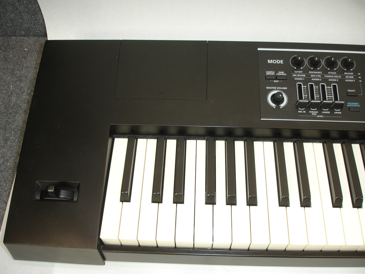 Roland JUNO-DS88 88-Key Synthesizer Keyboard - Previously Owned