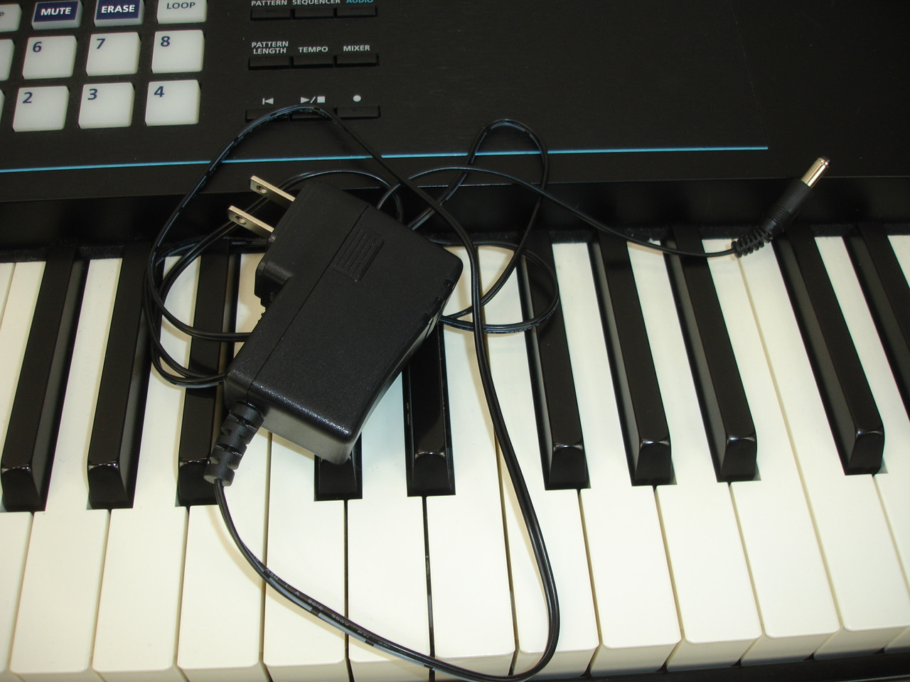 Roland JUNO-DS88 88-Key Synthesizer Keyboard - Previously Owned