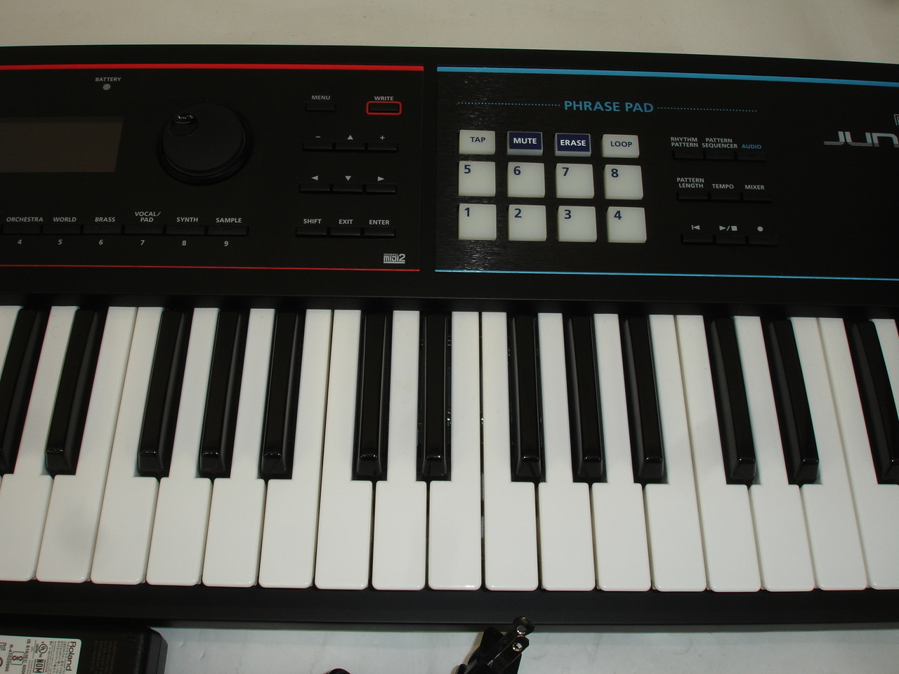 Roland JUNO-DS61 61-key Synthesizer Keyboard w/ Bag & Dust Cover