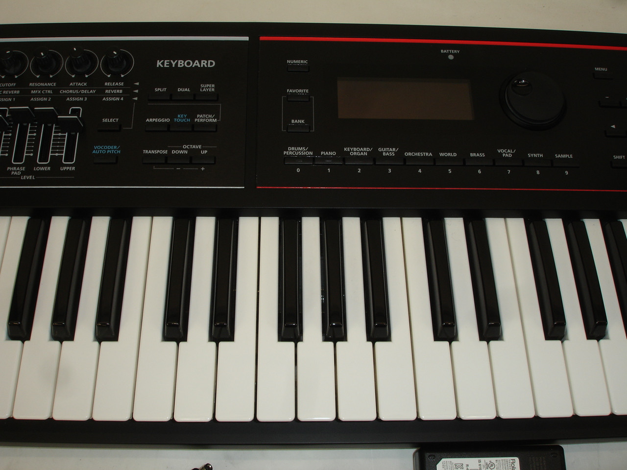 Roland JUNO-DS61 61-key Synthesizer Keyboard w/ Bag & Dust Cover Roland JUNO-DS61 61-key Synthesizer Keyboard w/ Bag & Dust Cover