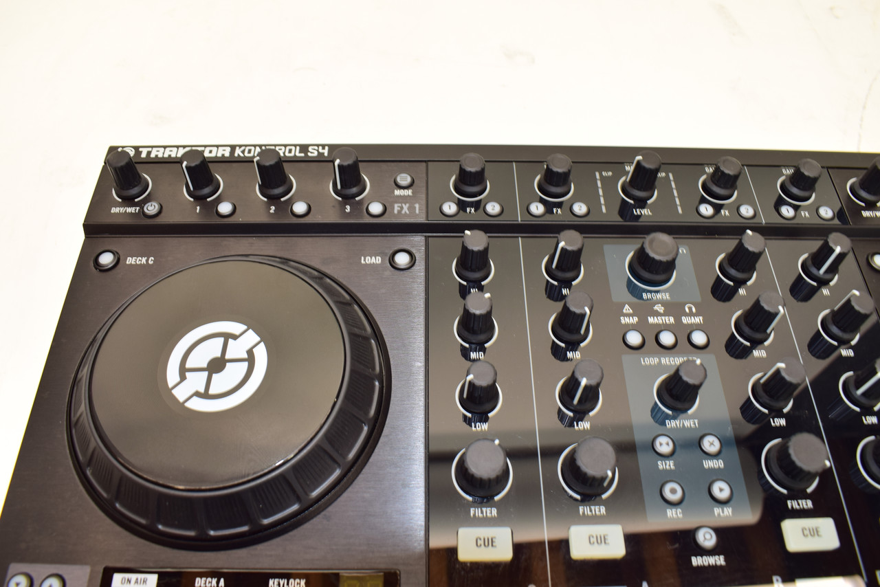 Native Instruments Traktor Kontrol S4 MK1 4-Channel DJ Controller