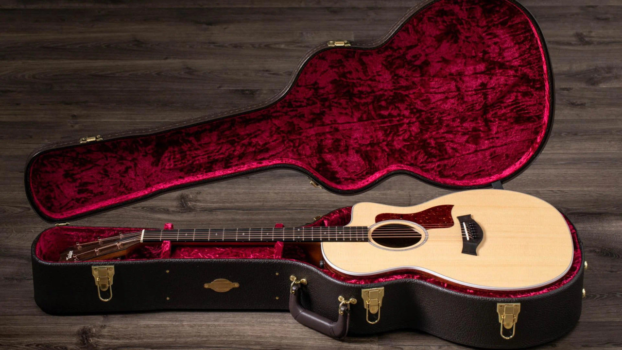 Taylor 214ce DLX A/E Grand Auditorium, Sitka Spruce Top, Layered