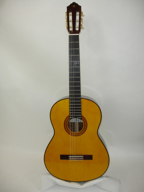 Yamaha CG192S Spruce Top Classical Acoustic Guitar, Natural w/ Case - Previously Owned