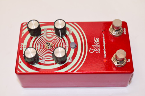 EarthQuaker Devices Silos Multi-generational Time Reflection Delay Guitar Effects Pedal, Sparkle Red w/ Box - Previously Owned