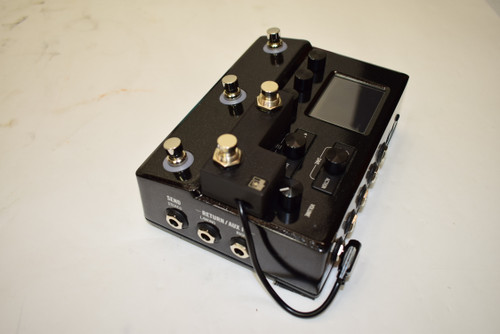 Line 6 HX Stomp Multi-effects Guitar Effect Floor Processor w/ Pedalnetics HX Stomp 2-Button Aux Switch - Previously Owned