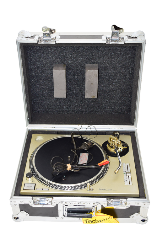 Technics SL-1200MK2 Direct Drive Turntable w/ Odyssey Road Case