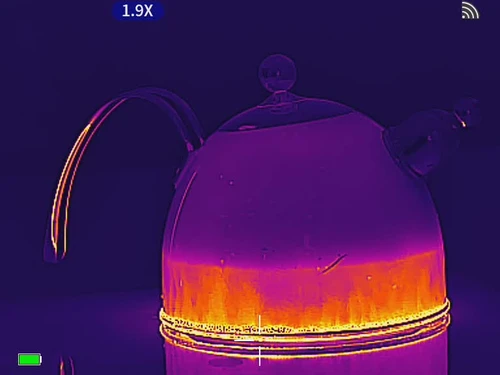 Sight-MastIR thermal image of a kettle at 1.9× zoom