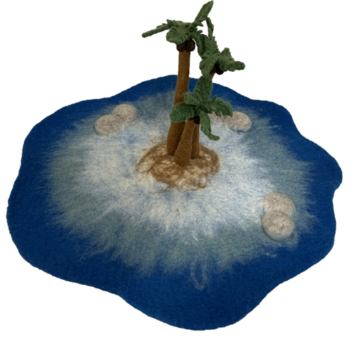 Bora Bora Play-mat. Who does not long for an island in warm waters...

The gorgeous palm trees stand about 27cm high, the mat is about 67x64cm, plenty of space to add sea and beach critters, shells, driftwood etc.