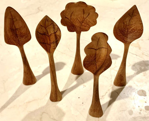 5 different spoons in the set, hand carved. 16cm high