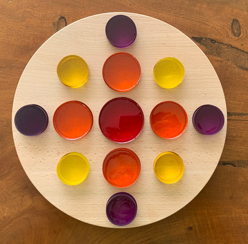 13 Lucite discs/pegs to fir perfectly with our Mandala Board Small. The pegs are 2.5cm thick by 4,5,6cm diameter. Perfect also for light and water play.