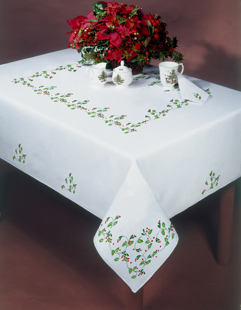 Design Works - Holly Vine 50in x 70in Tablecloth