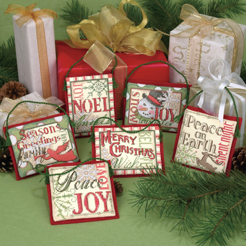 ご確認用 Merry Christmas 静かな森のクロス 17~18cm Dimensions - Christmas Pals Ornaments - CrossStitchWorld