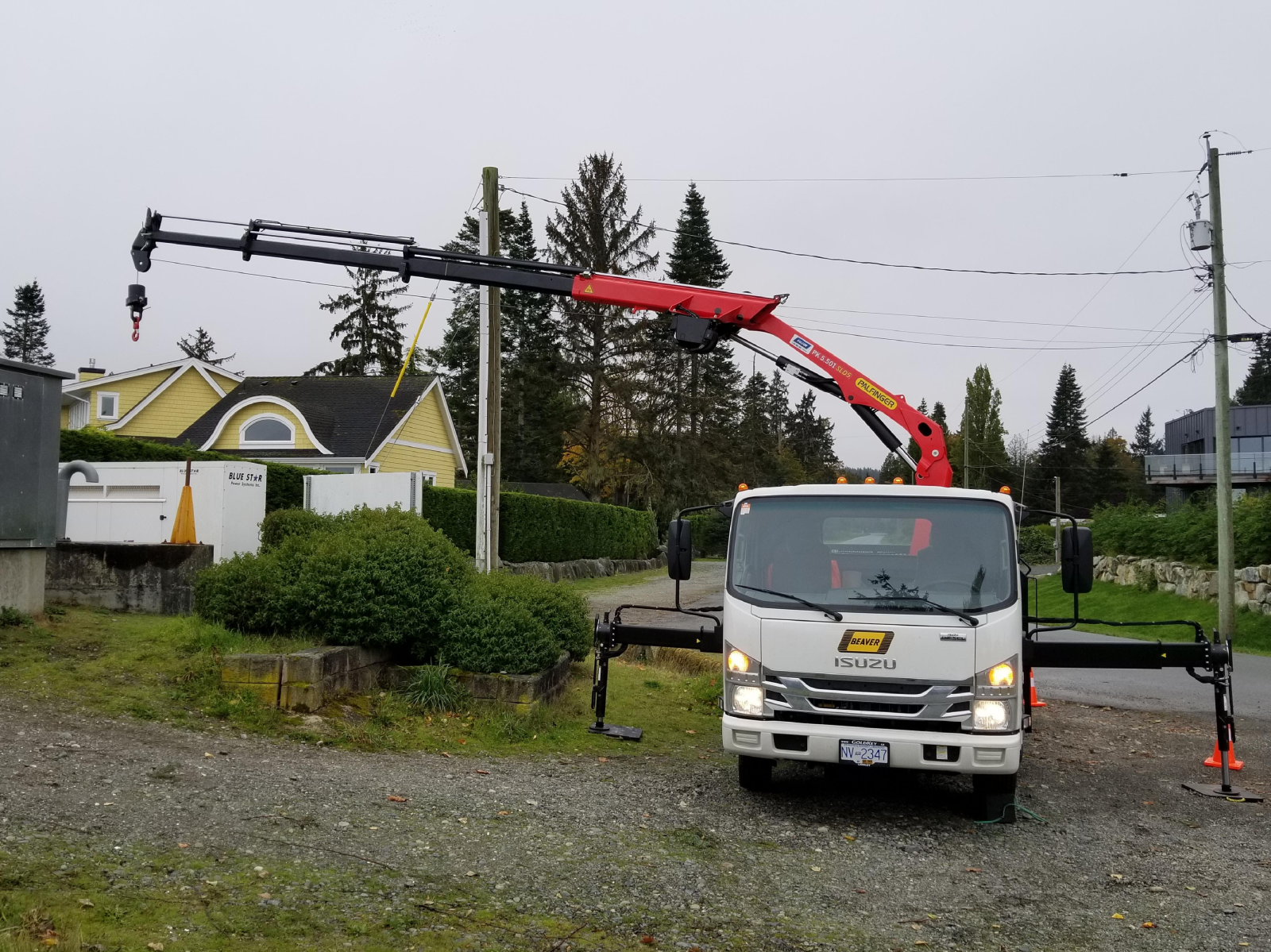 Beaver jib crane on truck with 3000 pound lb capacity for removing submersible pumps