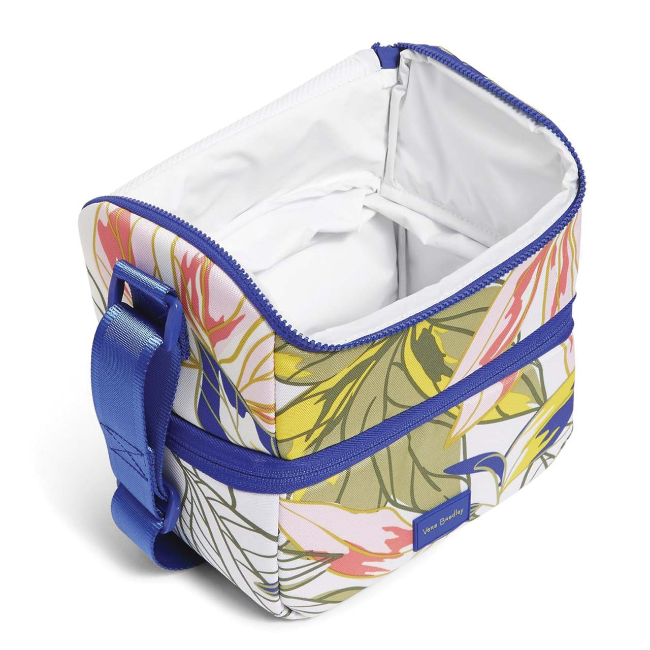 https://cdn11.bigcommerce.com/s-6zwhmb4rdr/images/stencil/1280x1280/products/65060/182725/the-lamp-stand-vera-bradley-reactive-expandable-lunch-cooler-rainforest-leaves-26687-u38-4__10814.1628091901.jpg?c=1