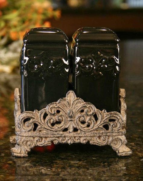 Onyx Salt and Pepper Set