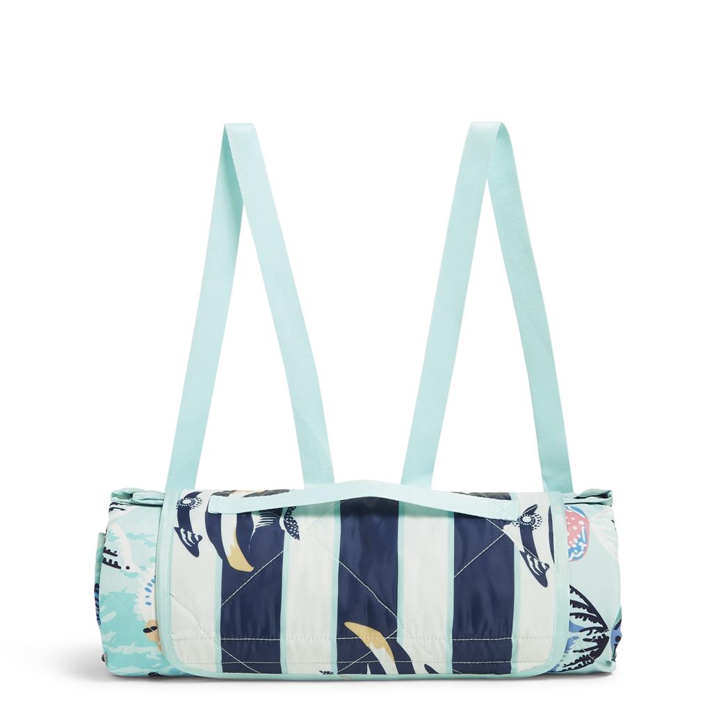 https://cdn11.bigcommerce.com/s-6zwhmb4rdr/images/stencil/original/products/28179/159113/picnic-beach-blanket-paisley-wave-fish-by-vera-bradley-22__26719.1626202997.jpg