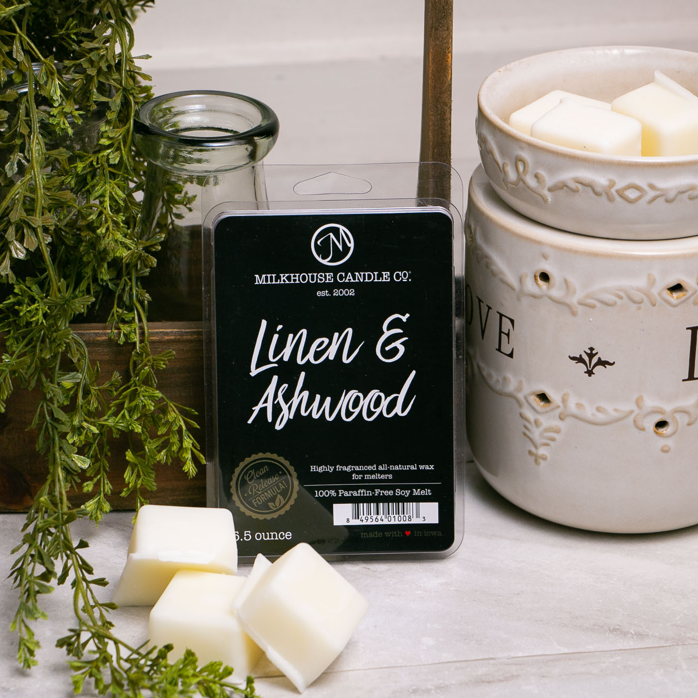 Linen & Ashwood 5.5oz Fragrance Melt by Milkhouse Candle Co.