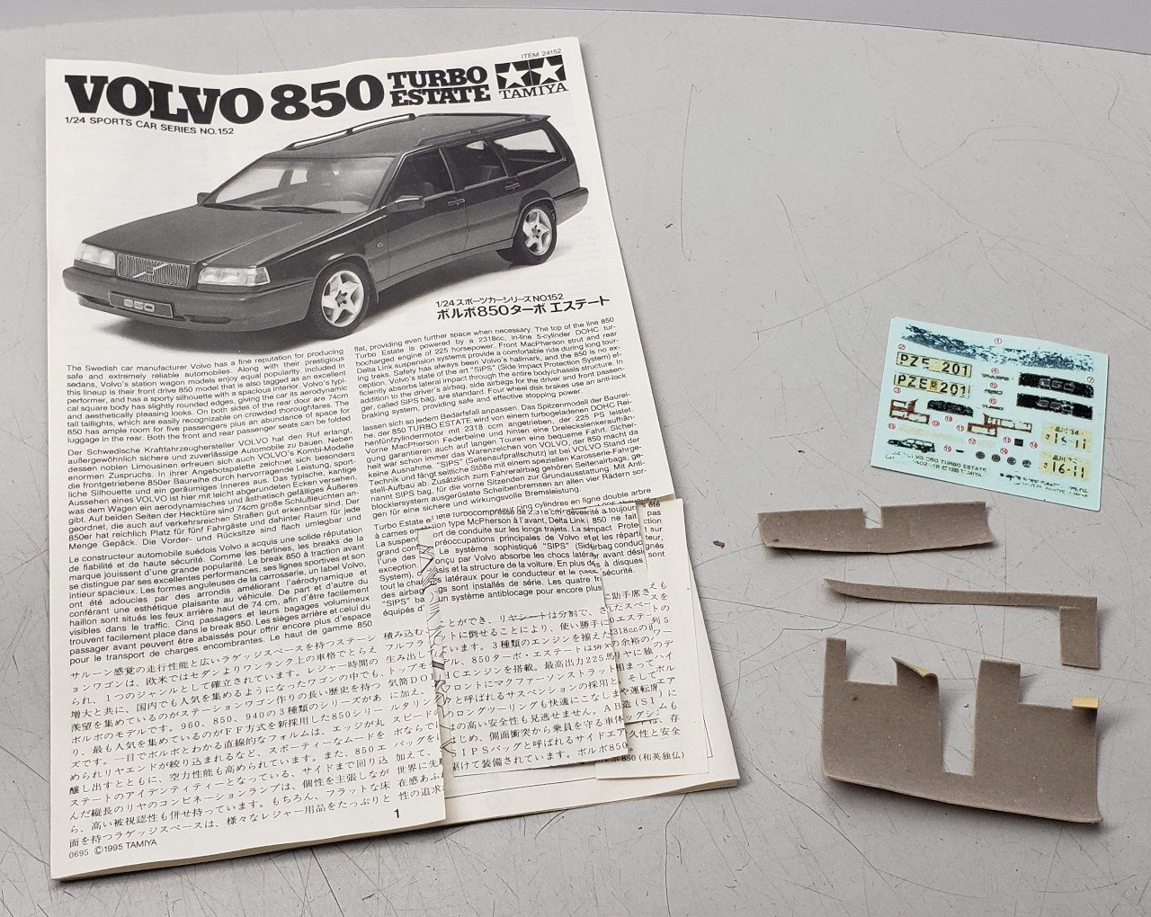 Tamiya 1/24 Volvo 850 Turbo Estate 1994 #24152 - Open Box