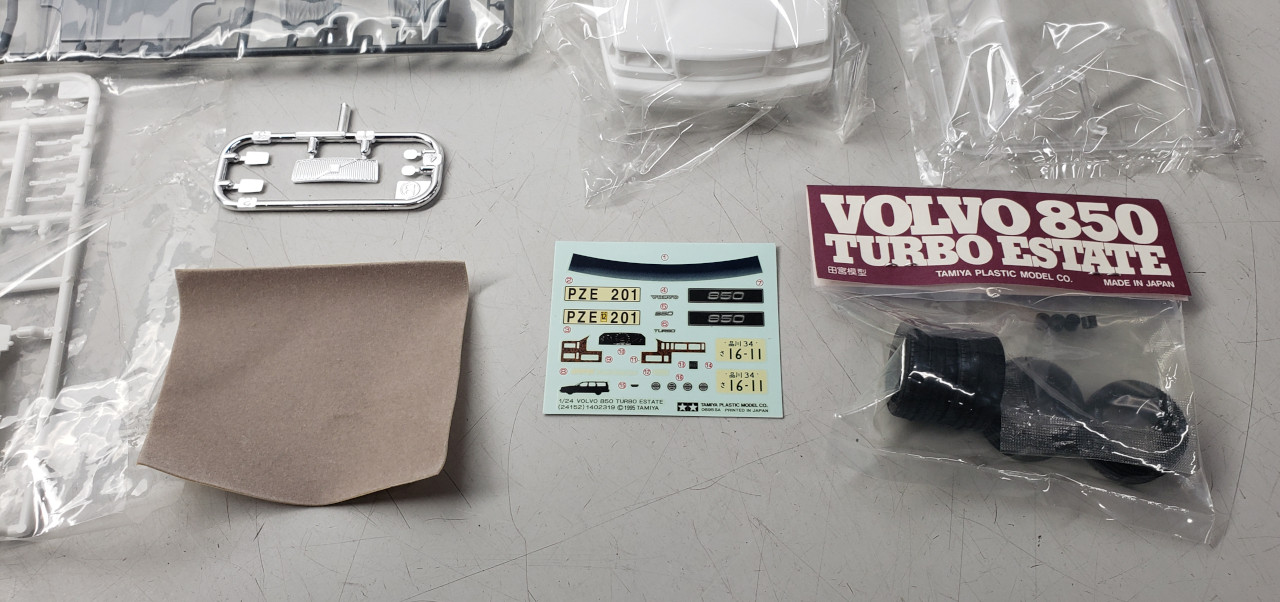 Tamiya 1/24 Volvo 850 Turbo Estate 1994 #24152 - Open Box Nice Decals