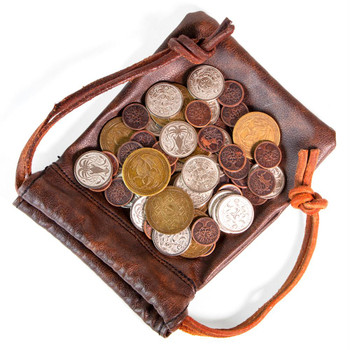 King's Coffers: 5e Compatible Roleplaying Coins & Pouch - 60 Metal Pieces,  5 Denominations - Tabletop RPG & Strategy Board Game Fantasy D&D Currency &  Treasure for GMS & Players - TTRPG Accessories Vi 