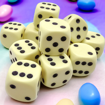 Set of 12 pastel yellow 6-sided dice - 16mm