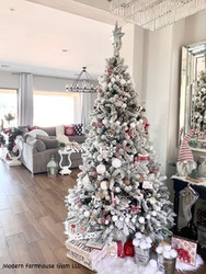 Article Featuring Modern Farmhouse Glam as a decorating expert, published on Redfin!