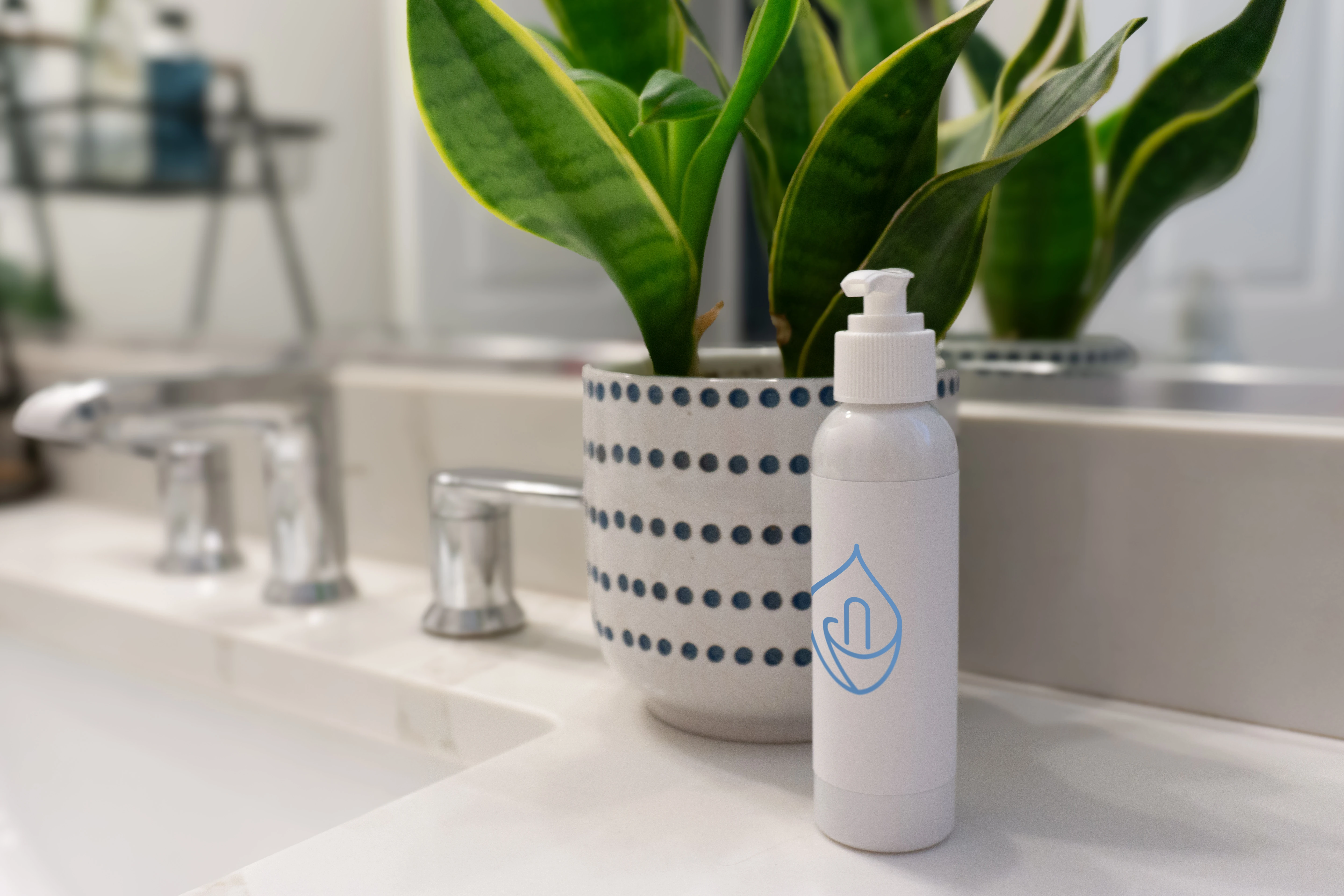Glass Droppers, Dispensing Pumps, and Sprayers: How to Choose the Right Dispensing Cap