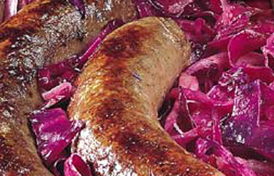 ​German Sausages with Apples and Cabbage: Easy Recipe 
