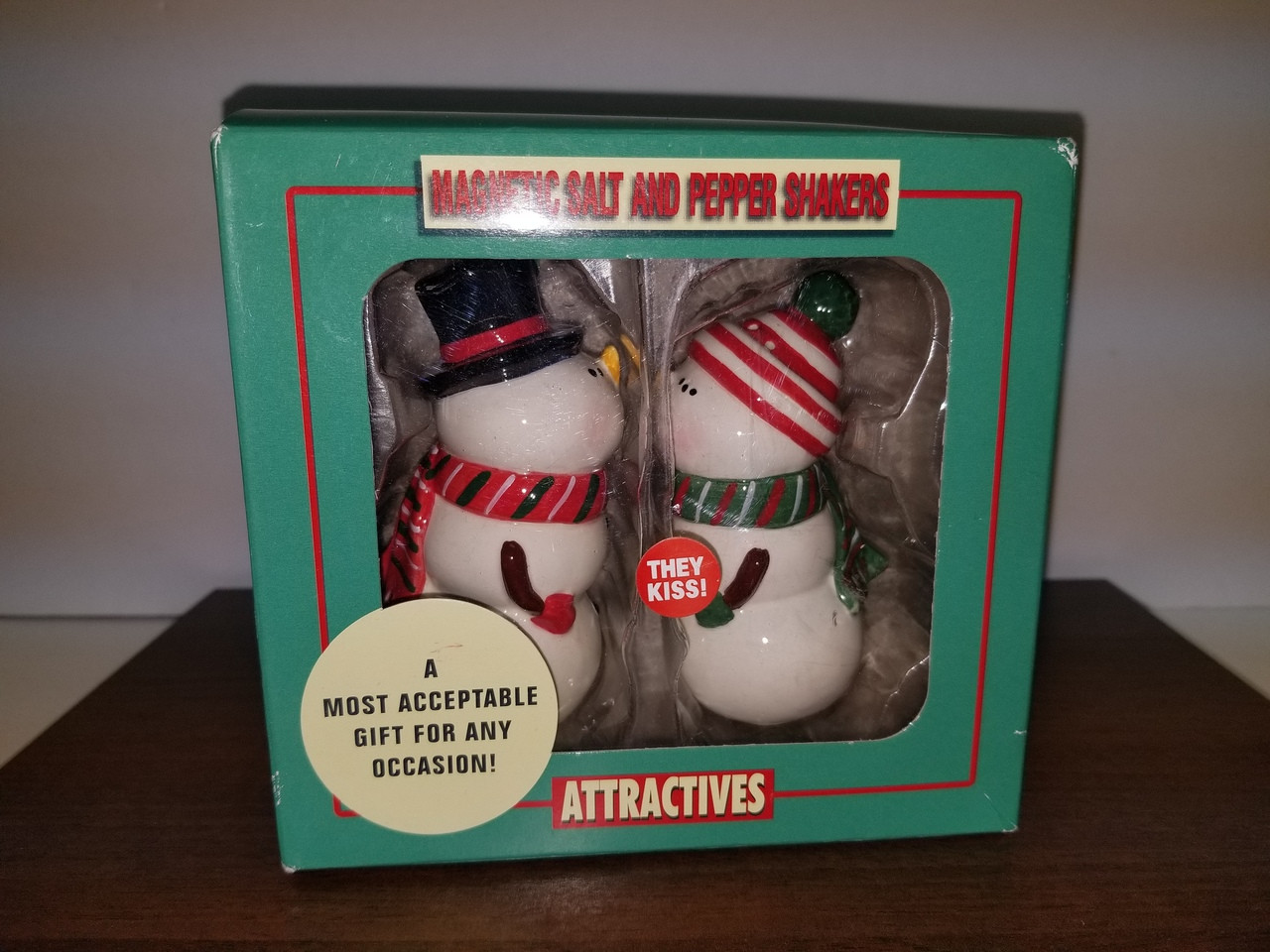 Snowman Couple Magnetic Salt and Pepper Shaker Set Christmas Winter -  www.