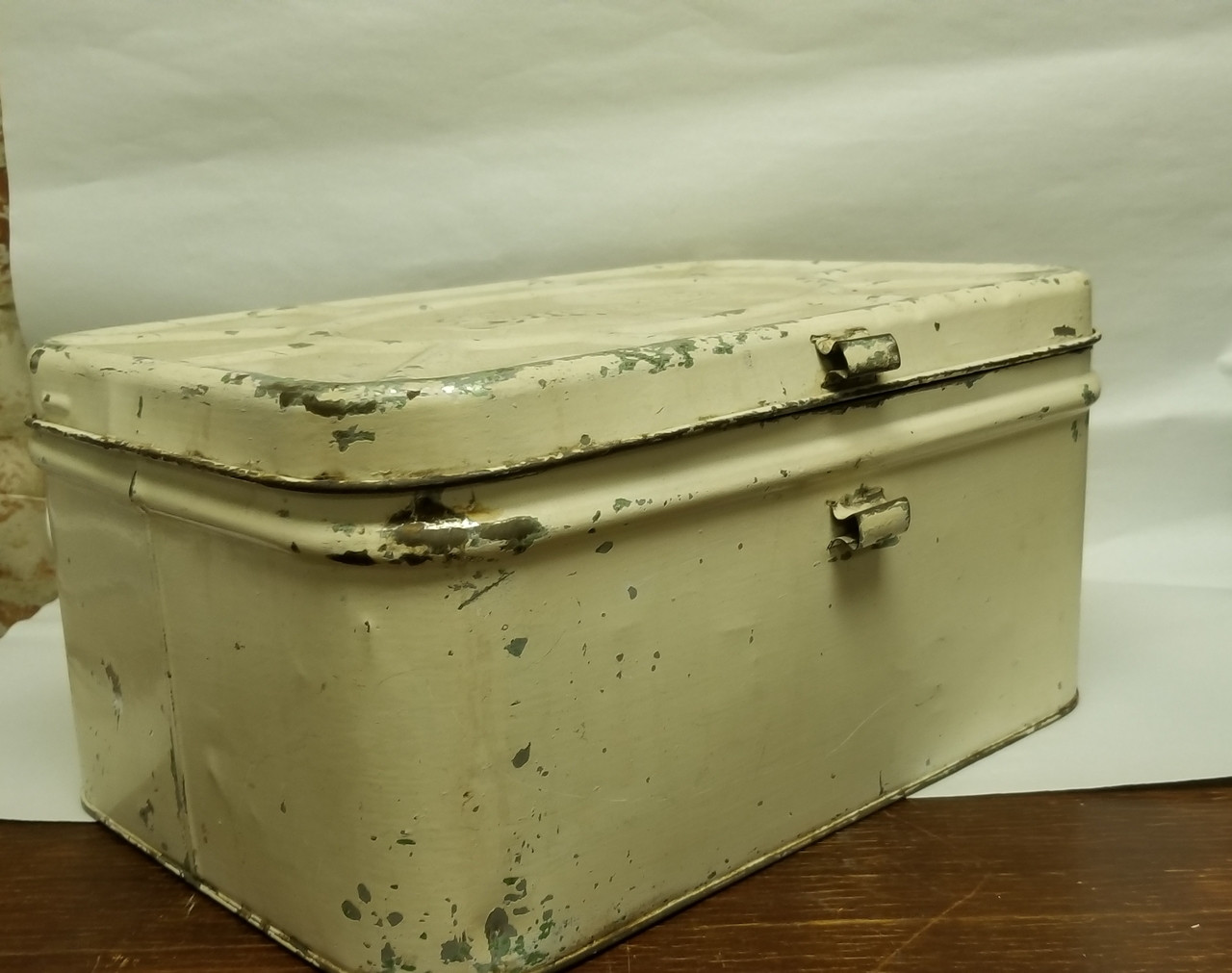 Vintage Empeco Metal Bread Box - Annie Rooster's Sally Ann's Antiques,  Collectibles And More