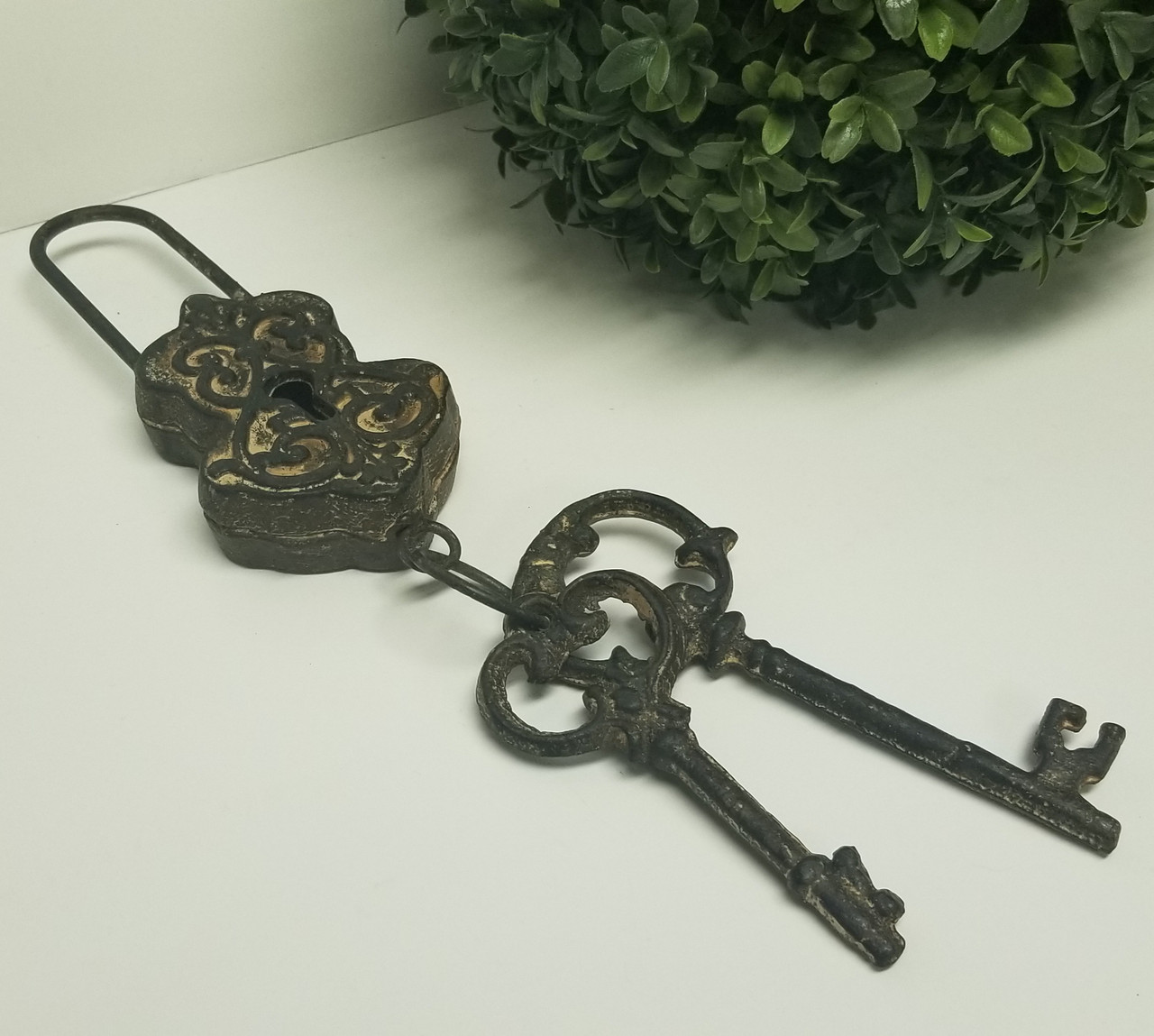 Faux Lock & Key Decor (3 Keys & 1 Lock) - Annie Rooster's Sally Ann's ...