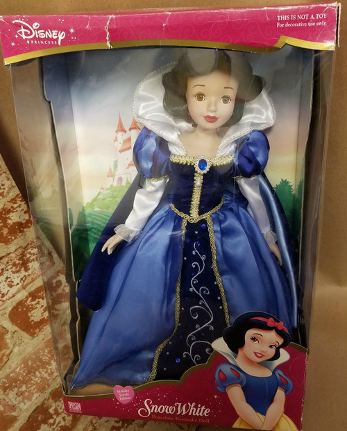 Holiday Jewels Edition - Porcelain Snow White Keepsake