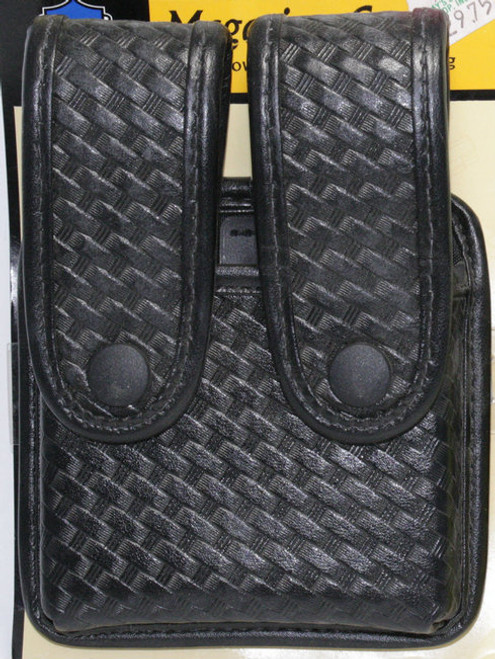 Uncle Mike's Leather Basketweave Magazine Pouch holds (2) single stack magazines. This pouch has black snaps.