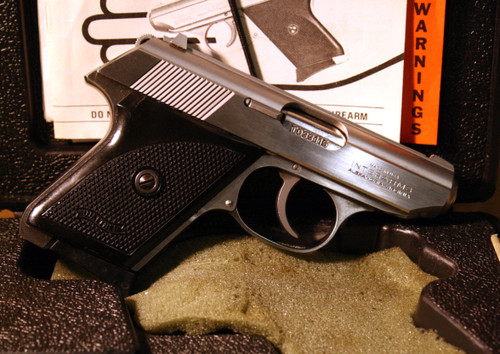 USED but almost like new Walther TPH in .22lr. It comes with the original box, manual and 1 magazine.