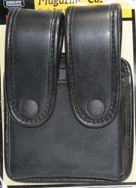 Uncle Mike's Leather Magazine Pouch holds (2) single stack magazines. This pouch has black snaps.