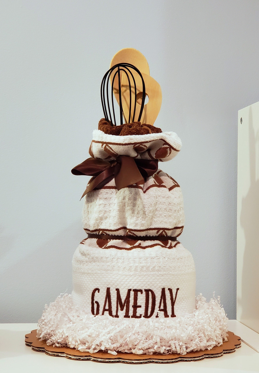 https://cdn11.bigcommerce.com/s-72mh3ermf0/images/stencil/1280x1280/products/727/3233/Football_Game_Day_Kitchen_Towel_Cake1__57775.1693417736.jpg?c=2